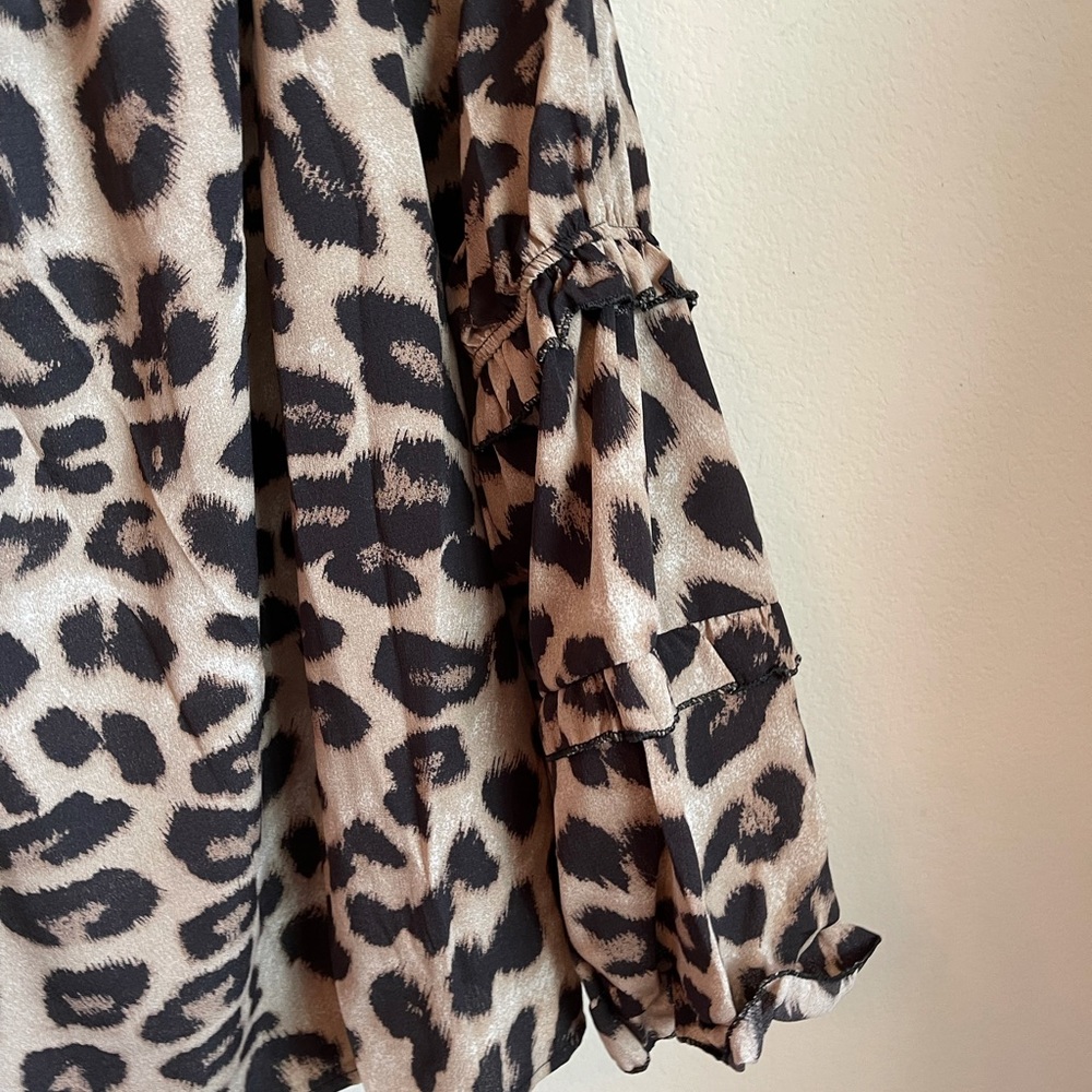 🎉HOST PICK🎉LEOPARD PRINT ON/OFF SHOULDER TOP XL NWT!!! - Picture 5 of 10